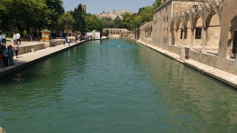 Balıklıgöl, Şanlıurfa · photo: Immanuelle, CC BY-SA